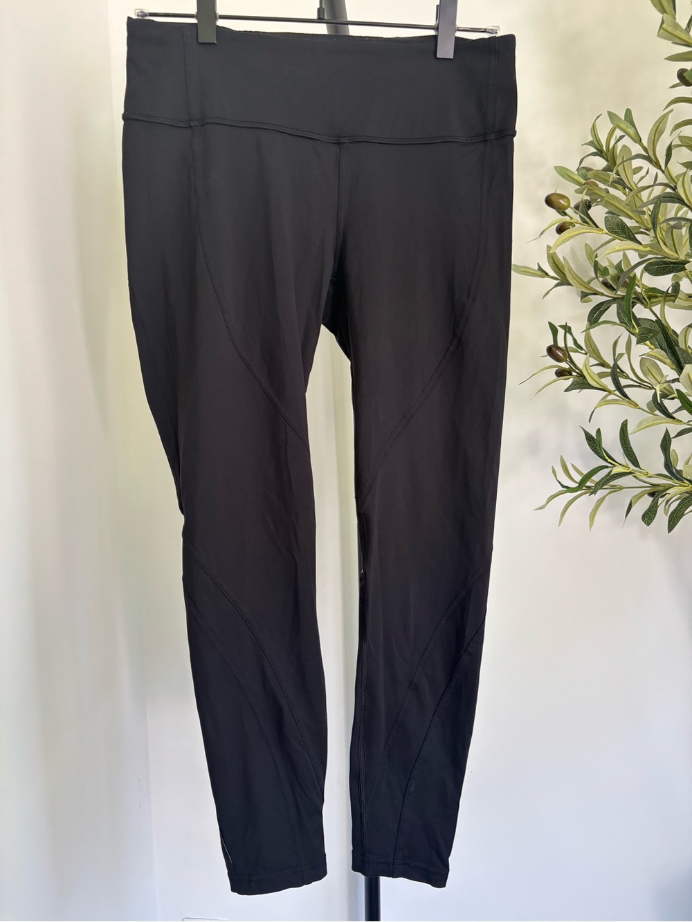 • [Lululemon] Black Leggings •
